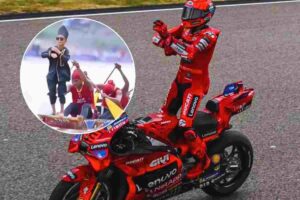 Marc Marquez balla e nel riquadro un indonesiano si cimenta nell'aura farming