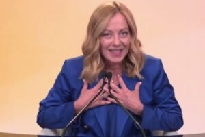 Giorgia Meloni in conferenza stampa