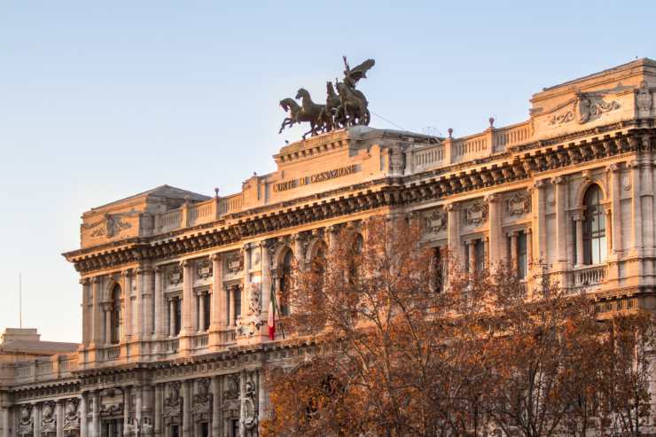 una foto del palazzo di giustizia a Roma 