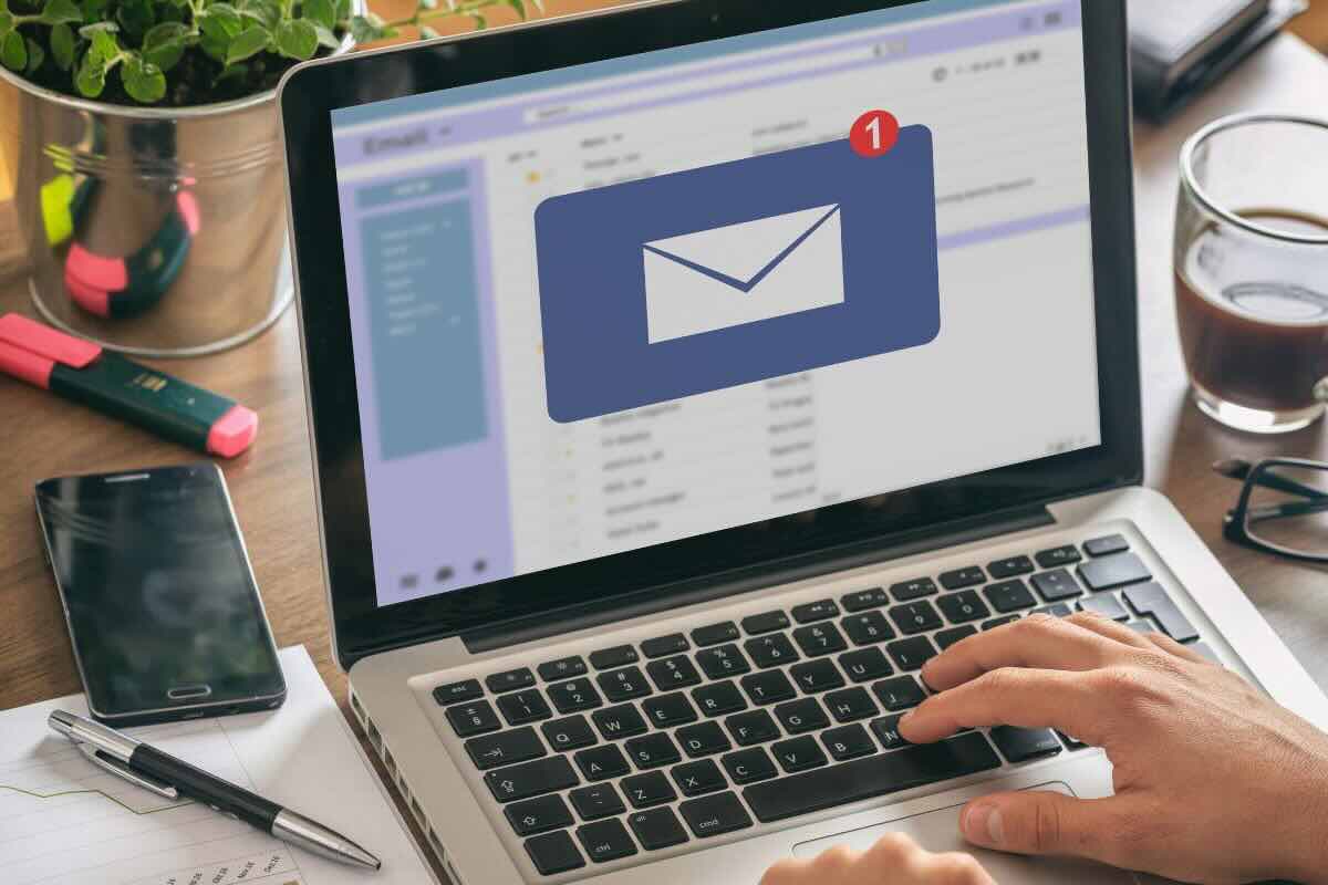 Schermo PC con ricezione nuova mail